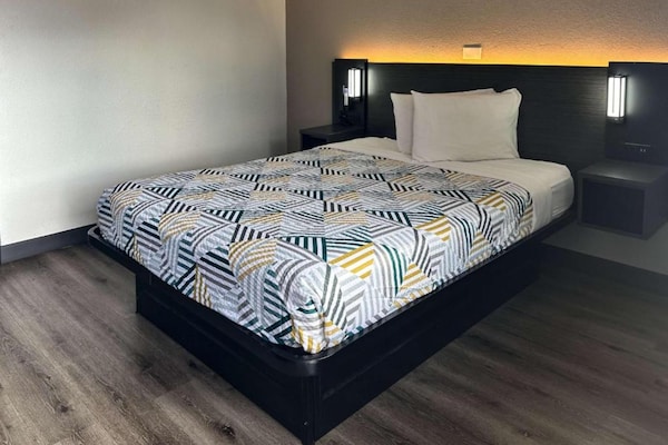 Foto van 1 tweepersoonsbed | Koelkast - Vakantiehuis in Kissimmee - BedRoom