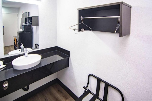 Foto van 1 tweepersoonsbed | Koelkast - Vakantiehuis in Kissimmee - BathRoom