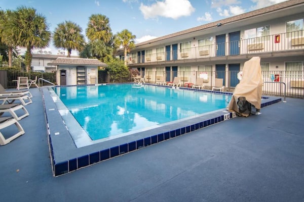 Foto van 1 tweepersoonsbed | Koelkast - Vakantiehuis in Kissimmee - PoolOfHouse