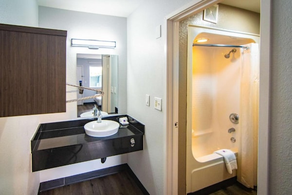 Foto van 1 tweepersoonsbed | Premium minikoelkast - Vakantiehuis in Kissimmee - BathRoom