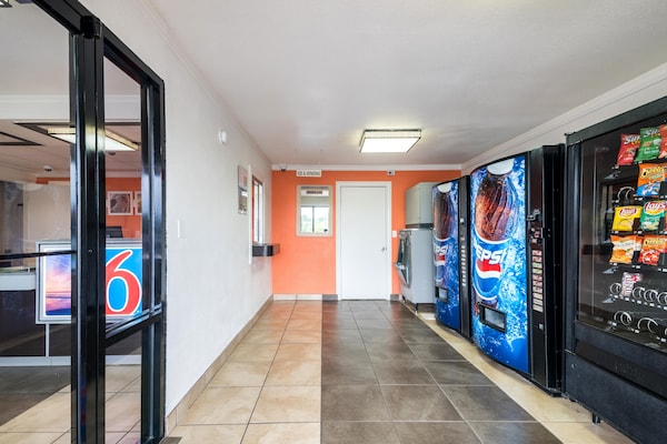 Foto van 1 tweepersoonsbed (queensize) | Badkuip toegankelijk voor mensen met mobiliteitsproblemen (NSMK) - Facilities