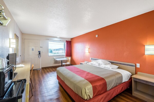Foto van 1 tweepersoonsbed (queensize) | Badkuip toegankelijk voor mensen met mobiliteitsproblemen (NSMK) - BedRoom