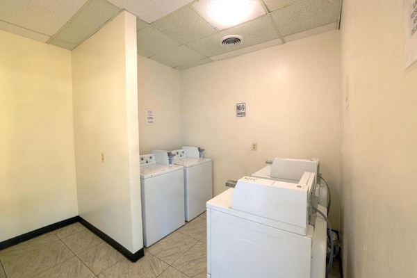Foto van 1 kingsize bed | Suite, NSMK, bubbelbad, koelkast - Vakantiehuis in Longview - Facilities