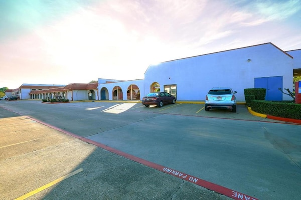 Foto van 1 kingsize bed|Roken toegestaan,koelkast aanwezig - Vakantiehuis in Longview - ExteriorSummer
