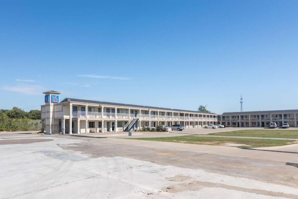 Foto van 1 kingsize bed | Rolstoeltoegankelijk bad, NSMK - Vakantiehuis in Wichita Falls TX - ExteriorSummer