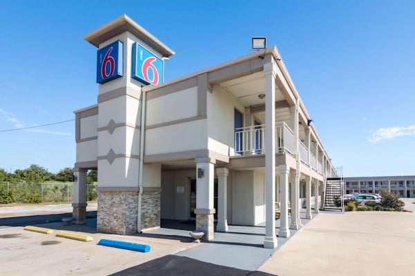 Foto van 1 kingsize bed | Rolstoeltoegankelijk bad, NSMK - Vakantiehuis in Wichita Falls TX - ExteriorSummer