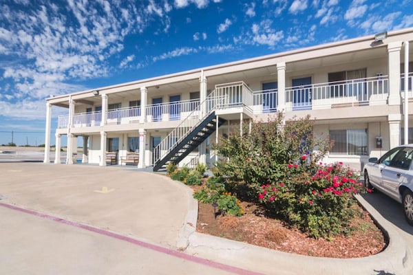 Foto van 1 kingsize bed | Rolstoeltoegankelijk bad, NSMK - Vakantiehuis in Wichita Falls TX - ExteriorSummer