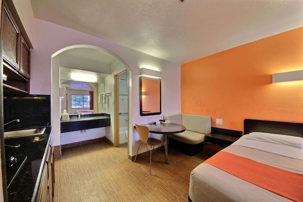 Foto van 1 kingsize bed | Roken toegestaan - Vakantiehuis in Edinburg - BedRoom