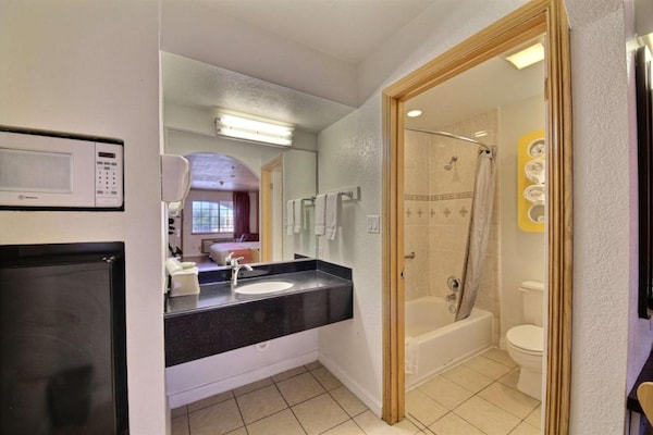 Foto van 1 kingsize bed | Roken toegestaan - Vakantiehuis in Edinburg - BathRoom