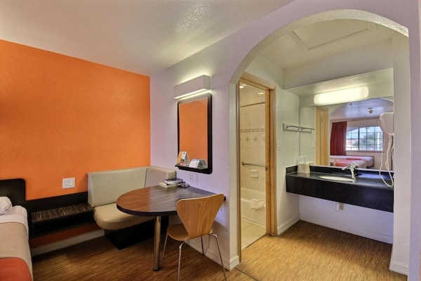 Foto van 1 kingsize bed | Rookvrij - Vakantiehuis in Edinburg - BathRoom