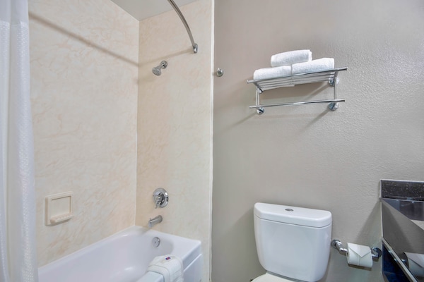 Foto van 1 tweepersoonsbed (queensize) | Rookvrij - Vakantiehuis in Austin - BathRoom