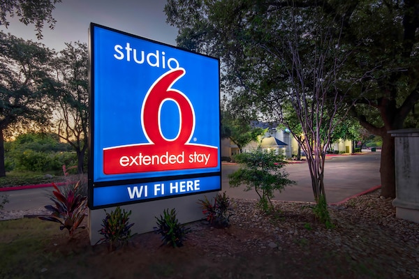 Foto van 1 tweepersoonsbed (queensize) | Rookvrij - Vakantiehuis in Austin - Ambiance