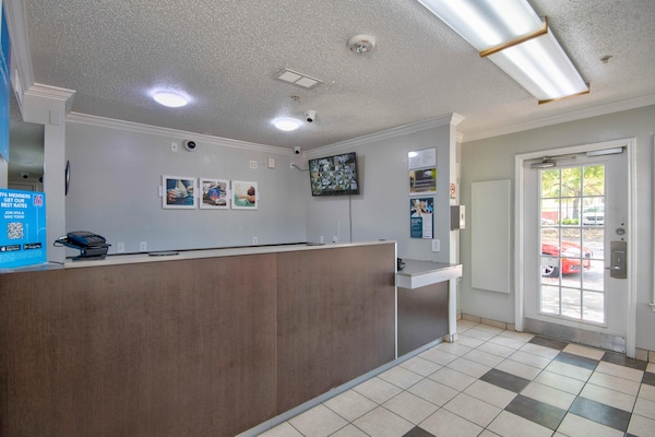 Foto van 1 tweepersoonsbed (queensize) | Rookvrij - Vakantiehuis in Austin - HallReception