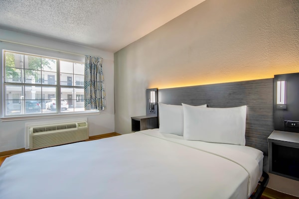 Foto van 1 tweepersoonsbed (queensize) | Rookvrij - Vakantiehuis in Austin - BedRoom