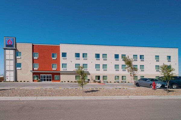 Foto van 1 kingsize bed | Rookvrij, Douche - Vakantiehuis in Midland - ExteriorSummer
