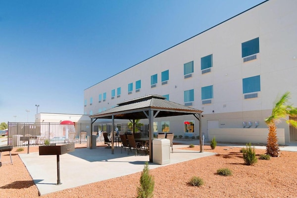 Foto van 1 kingsize bed | Rookvrij, Douche - Vakantiehuis in Midland - ExteriorSummer