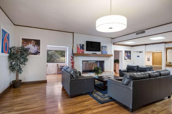 Foto van 1 kingsize bed | Rookvrij, keuken - Vakantiehuis in Colorado Springs - LivingRoom