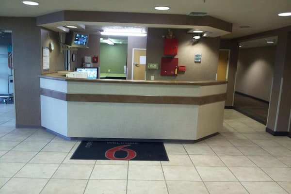 Foto van 1 tweepersoonsbed (Queensize) | Rolstoeltoegankelijk bad (Nsmk) - HallReception