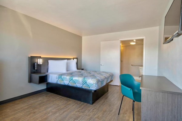 Foto van 1 tweepersoonsbed | Rolstoeltoegankelijke/RI-douche - BedRoom