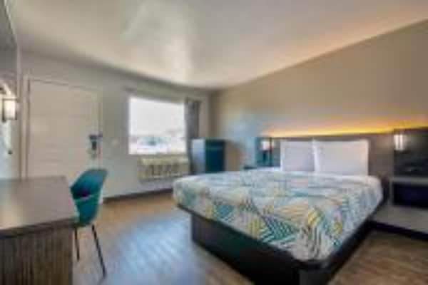 Foto van 1 kingsize bed | Micfridge - Vakantiehuis in Albuquerque NM - BedRoom