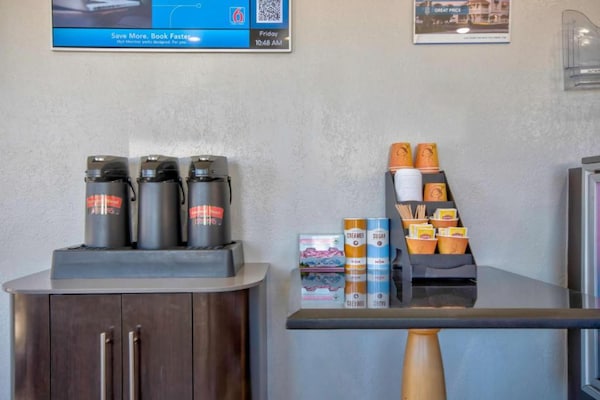 Foto van 1 kingsize bed | Micfridge - Vakantiehuis in Albuquerque NM - Facilities