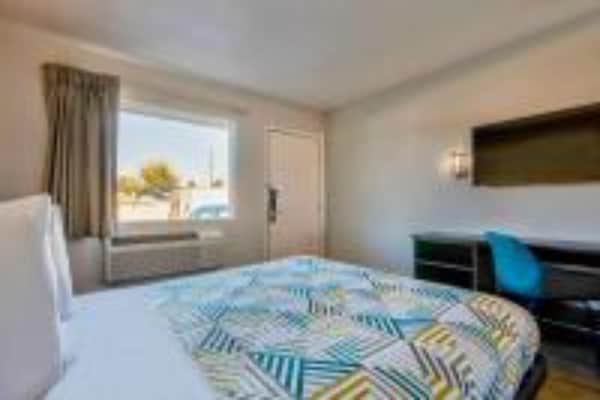 Foto van 1 kingsize bed | Micfridge - Vakantiehuis in Albuquerque NM - BedRoom