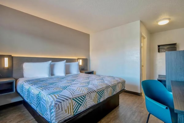 Foto van 1 tweepersoonsbed (Queensize)|Toegankelijk voor mindervaliden|Douche (RI)|Nsmk - BedRoom