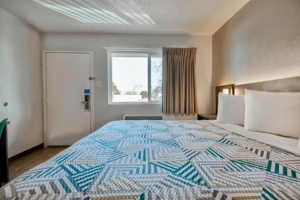 Foto van 1 tweepersoonsbed (Queensize)|Toegankelijk voor mindervaliden|Douche (RI)|Nsmk - BedRoom