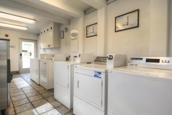 Foto van 1 tweepersoonsbed | Douche conform ADA/RI-normen - Vakantiehuis in Las Vegas - Facilities