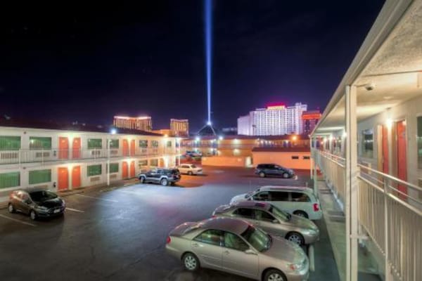 Foto van 1 tweepersoonsbed | Douche conform ADA/RI-normen - Vakantiehuis in Las Vegas - ExteriorSummer