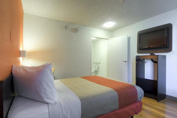 Foto van 1 tweepersoonsbed | Douche conform ADA/RI-normen - Vakantiehuis in Las Vegas - BedRoom