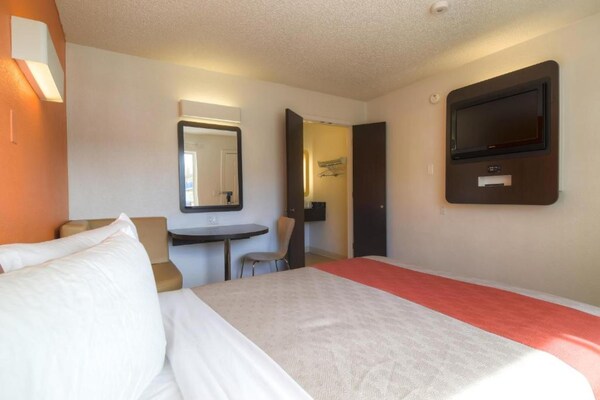 Foto van 1 tweepersoonsbed | Douche conform ADA/RI-normen - Vakantiehuis in Las Vegas - BedRoom