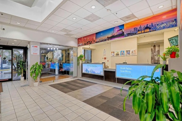 Foto van 1 kingsize bed | NSMK, slechthorend, douche - Vakantiehuis in Inglewood - HallReception
