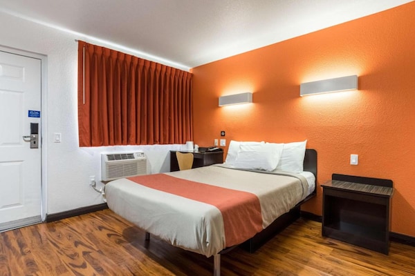 Foto van 1 tweepersoonsbed (queensize) | Nsmk, minikoelkast - BedRoom