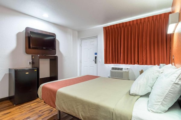 Foto van 1 tweepersoonsbed (queensize) | Nsmk, minikoelkast - BedRoom