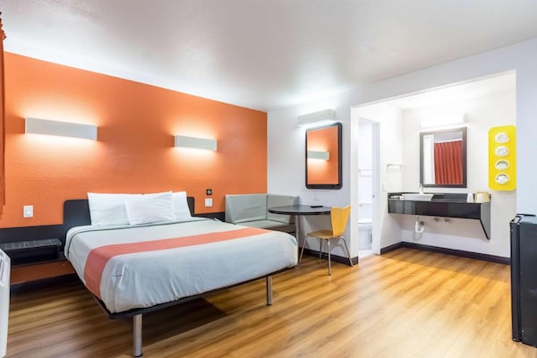 Foto van 1 tweepersoonsbed (queensize) | Nsmk, minikoelkast - BedRoom
