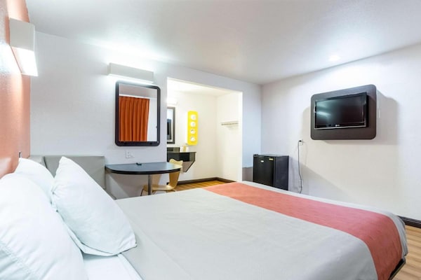 Foto van 1 tweepersoonsbed (queensize) | Nsmk, minikoelkast - BedRoom