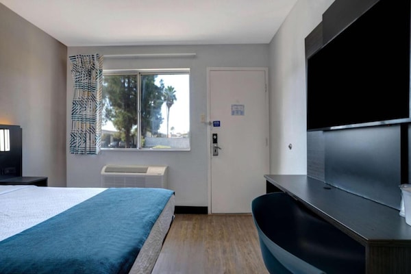 Foto van 1 tweepersoonsbed | Douche conform ADA/RI-normen - Vakantiehuis in Bakersfield - BedRoom