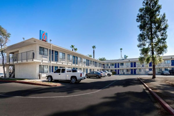 Foto van 1 tweepersoonsbed | Douche conform ADA/RI-normen - Vakantiehuis in Bakersfield - ExteriorSummer