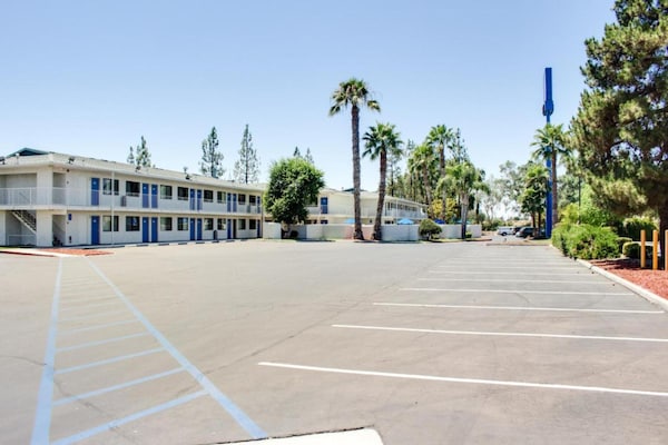 Foto van 1 tweepersoonsbed | Douche conform ADA/RI-normen - Vakantiehuis in Bakersfield - ExteriorSummer