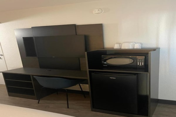 Foto van 1 tweepersoonsbed (queensize) | Niet-roken, koelkast (Micfridge) - BedRoom