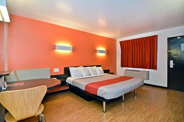 Foto van 1 tweepersoonsbed (Queensize) | Mobiel bad (Nsmk) - Vakantiehuis in Fairfield - BedRoom