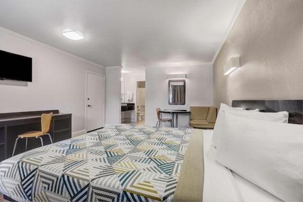 Foto van 1 tweepersoonsbed (queensize) | Rookvrij - Vakantiehuis in Lodi - BedRoom