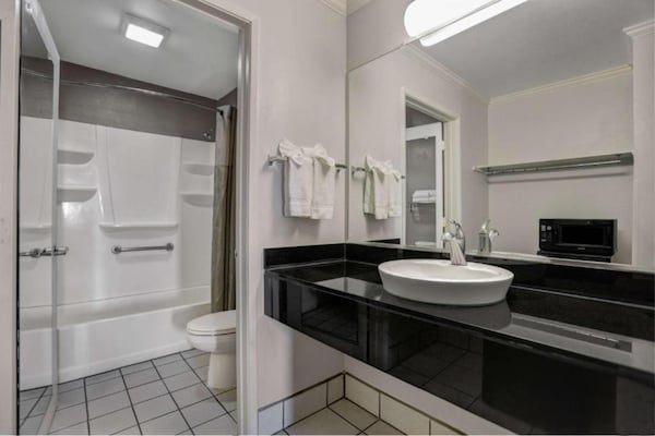 Foto van 1 kingsize bed | Rookvrij - Vakantiehuis in Lodi - BathRoom