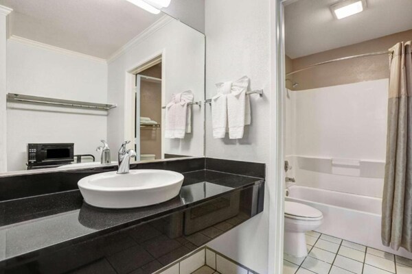 Foto van 1 kingsize bed | Rookvrij - Vakantiehuis in Lodi - BathRoom
