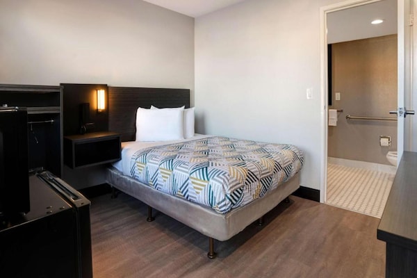 Foto van 1 tweepersoonsbed (queensize) | (Micfridge) - Vakantiehuis in Eureka - BedRoom