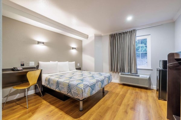 Foto van 1 tweepersoonsbed (Queensize) | Toegang | NSMK | Micfridg - BedRoom