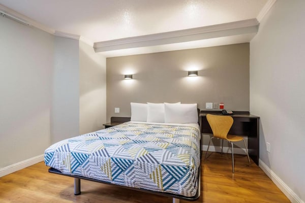Foto van 1 tweepersoonsbed (Queensize) | Toegang | NSMK | Micfridg - BedRoom
