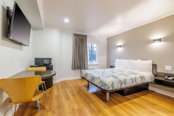 Foto van 1 tweepersoonsbed (Queensize) | Toegang | NSMK | Micfridg - BedRoom