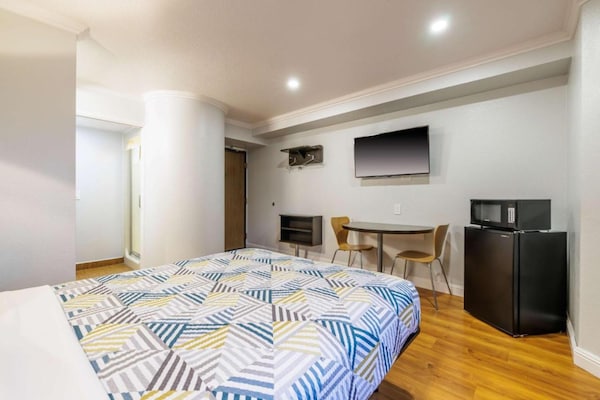 Foto van 1 tweepersoonsbed (Queensize) | Toegang | NSMK | Micfridg - BedRoom